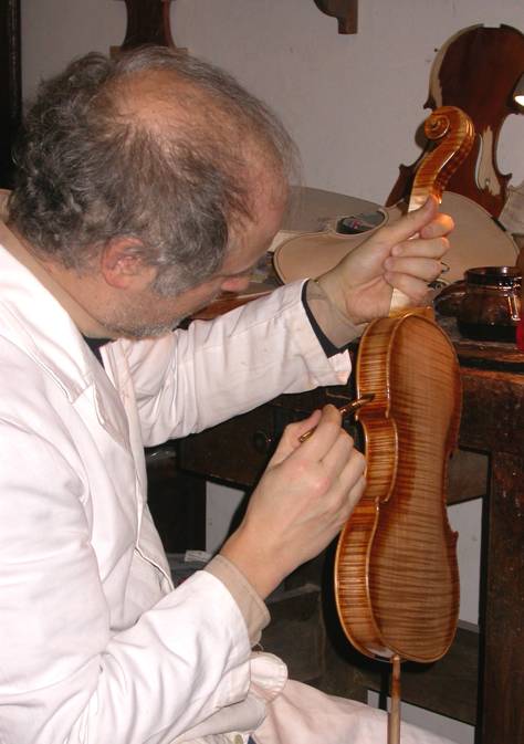 Marcello Villa varnishing